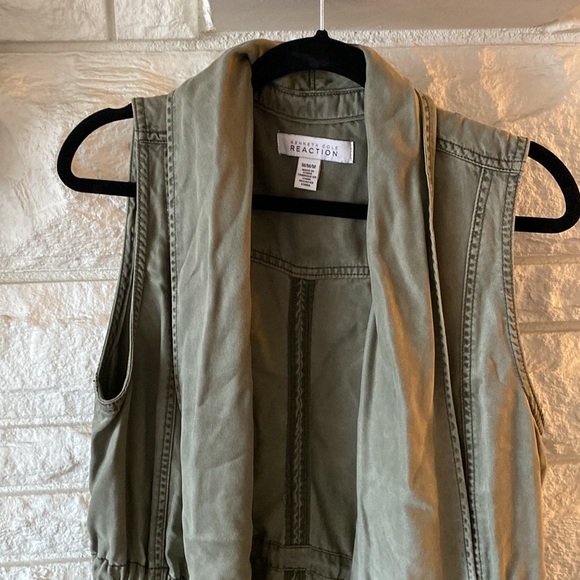 •Kenneth Cole Reaction Vest - Medium - Picture 9 of 11